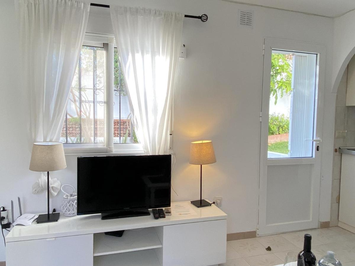 Villa Sandra Al Fresco Apartment Нерха Екстериор снимка