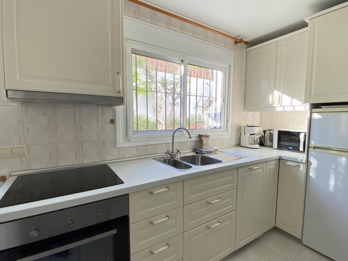 Villa Sandra Al Fresco Apartment Нерха Екстериор снимка