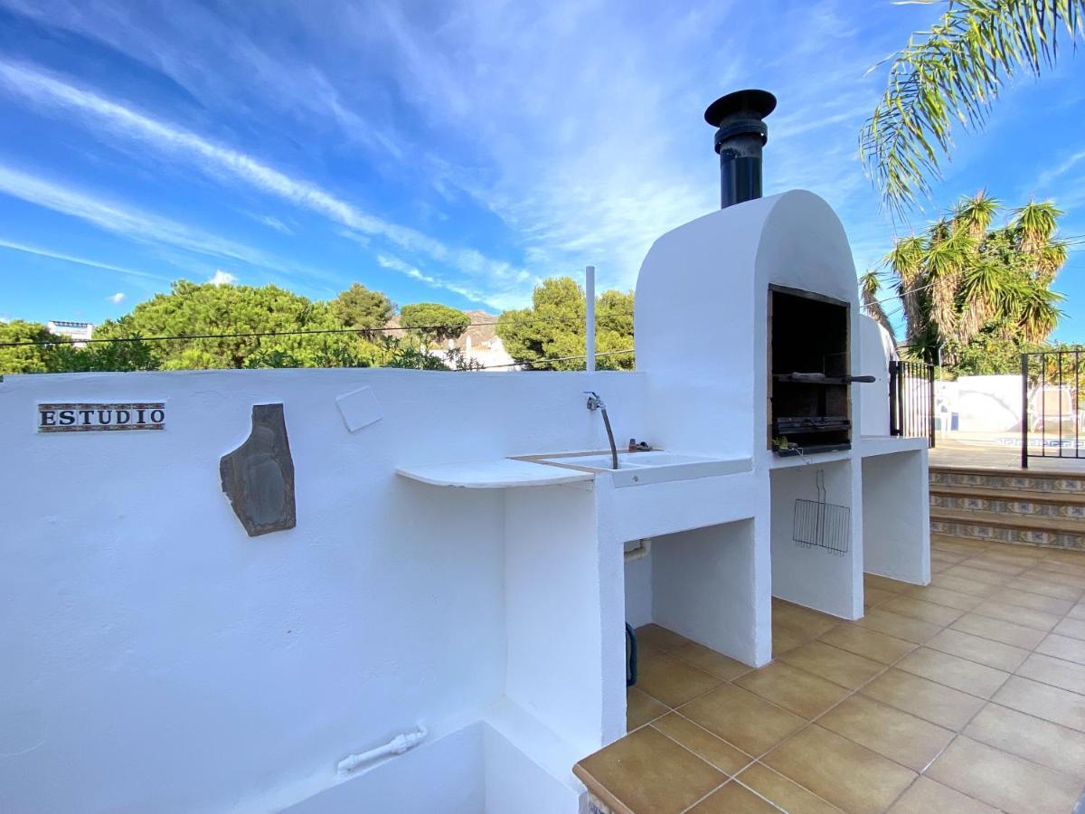 Villa Sandra Al Fresco Apartment Нерха Екстериор снимка