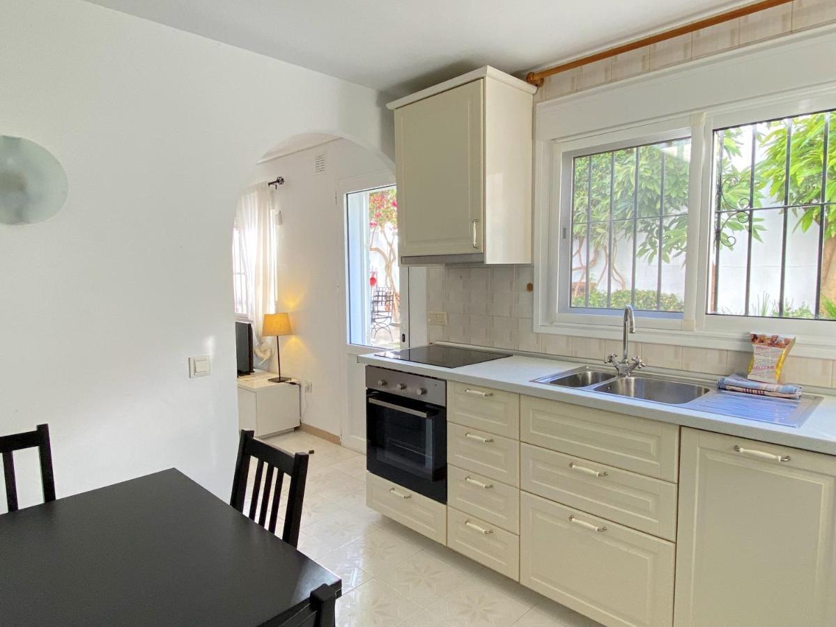 Villa Sandra Al Fresco Apartment Нерха Екстериор снимка